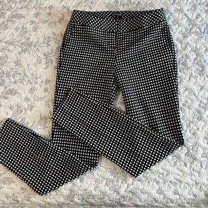 Express Columnist Women’s Black and White Patterned Pants Size 00R